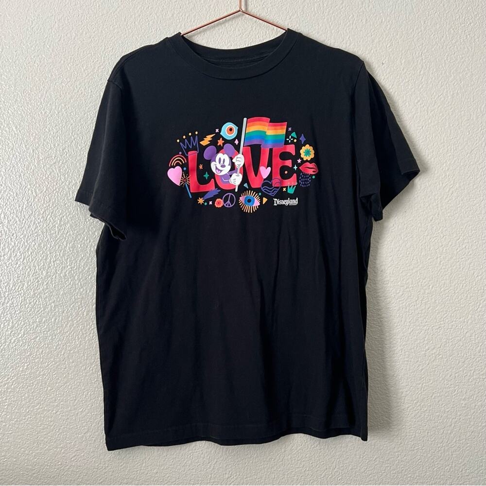 Disney Disneyland Parks 2023 Pride Love Tee T-Shirt short sleeve black unisex